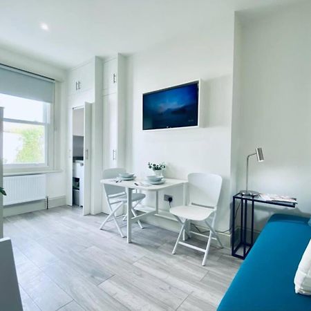 Apt 08 Beachside Beauty Central Studio Steps From Cafes Hove Exteriér fotografie